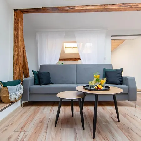 Mieszkanie Na Poddaszu Przy Rynku - *