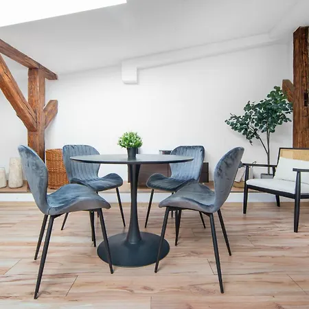 Mieszkanie Na Poddaszu Przy Rynku - Apartmán
